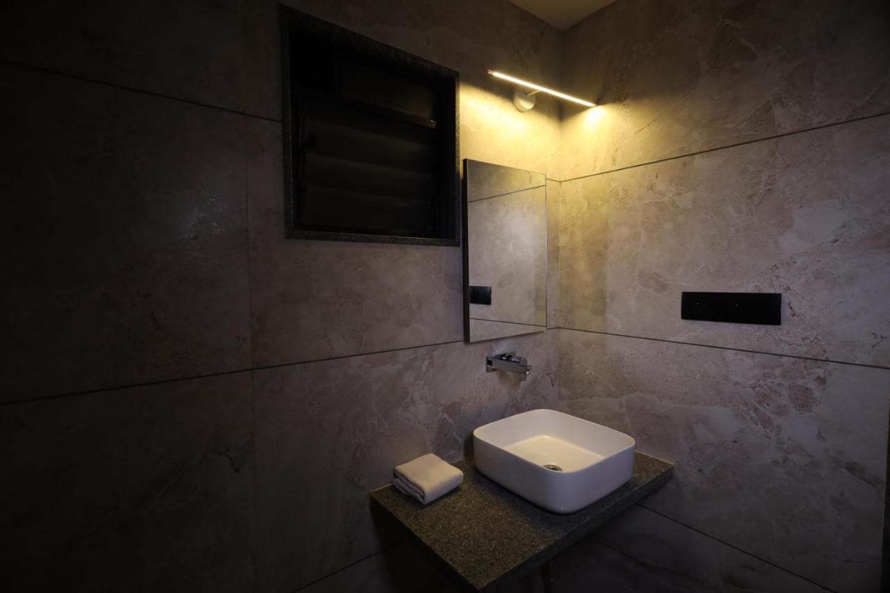 Lords Eco Inn Navsari Экстерьер фото