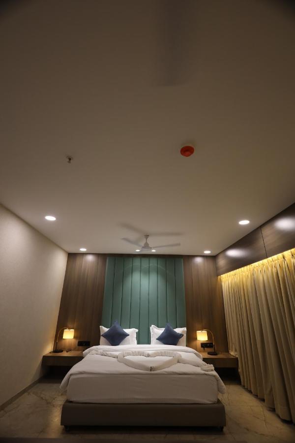 Lords Eco Inn Navsari Экстерьер фото