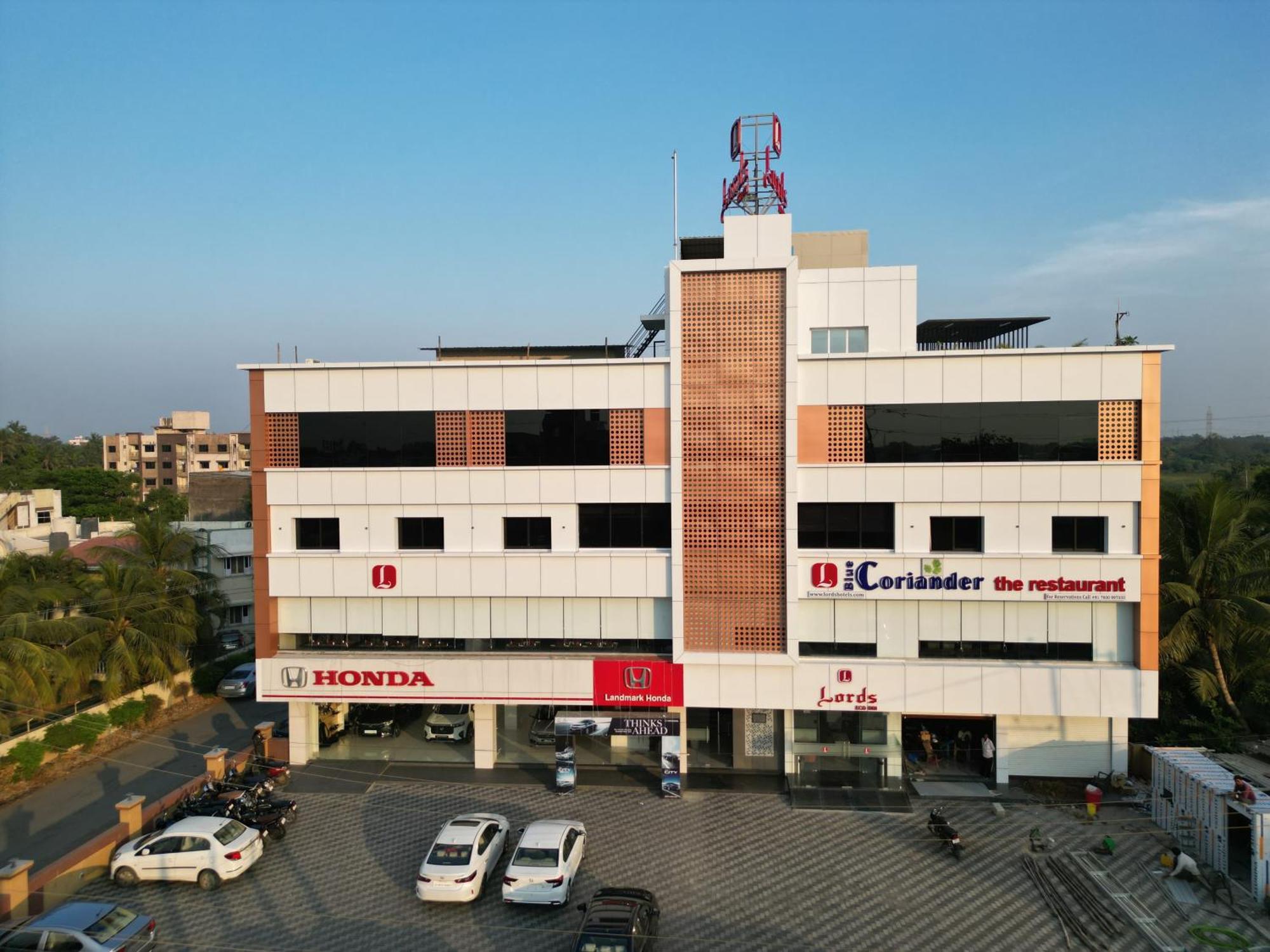 Lords Eco Inn Navsari Экстерьер фото