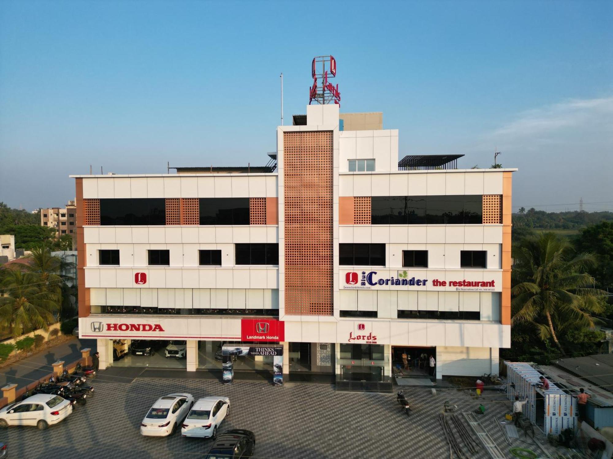 Lords Eco Inn Navsari Экстерьер фото