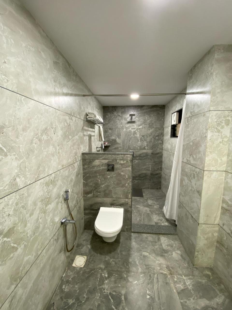 Lords Eco Inn Navsari Экстерьер фото