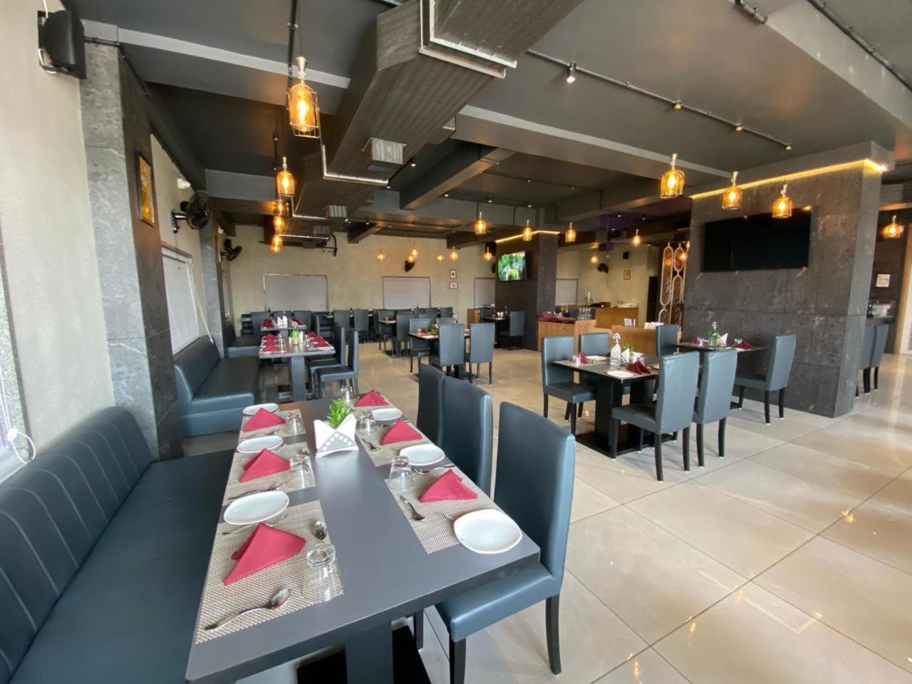Lords Eco Inn Navsari Экстерьер фото