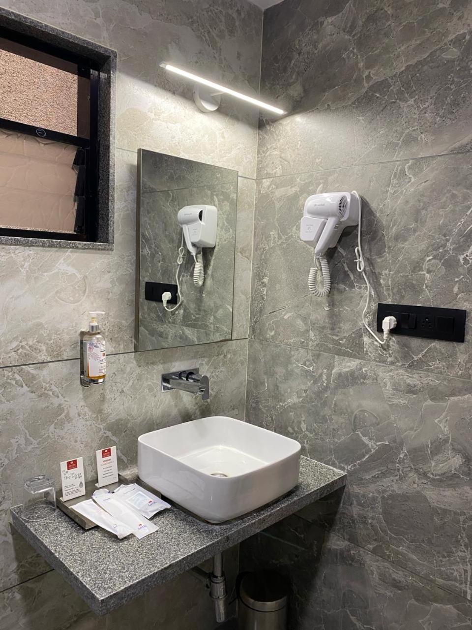 Lords Eco Inn Navsari Экстерьер фото