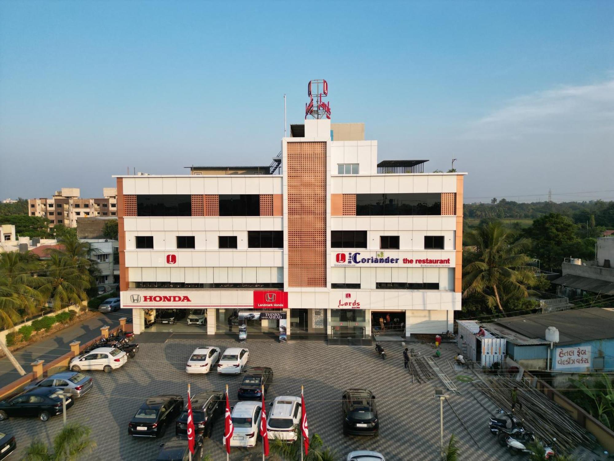 Lords Eco Inn Navsari Экстерьер фото